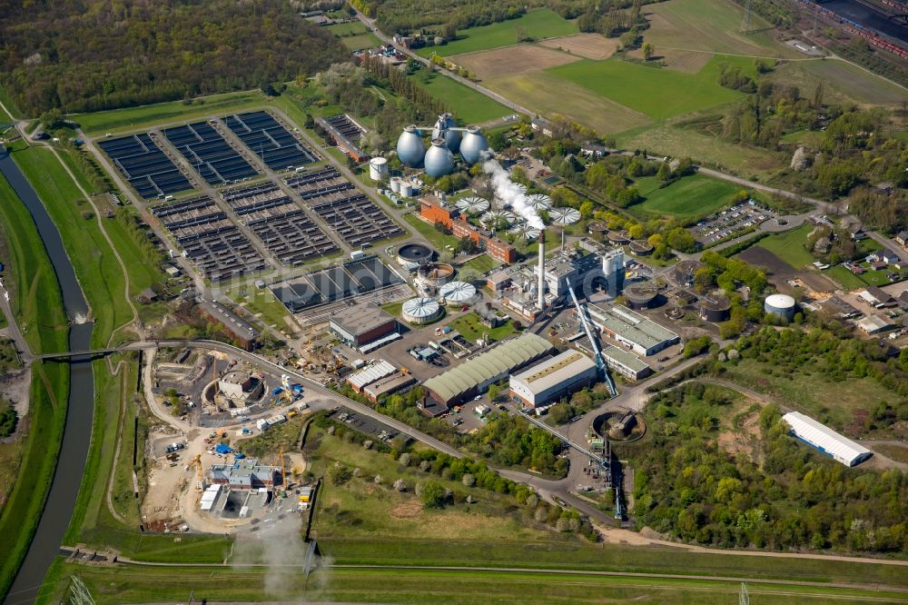 Bottrop aus der Vogelperspektive: Klärwerks- Becken und Reinigungsstufen in Bottrop im Bundesland Nordrhein-Westfalen