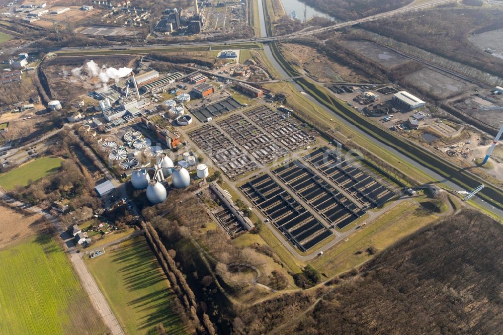 Bottrop aus der Vogelperspektive: Klärwerks- Becken und Reinigungsstufen in Bottrop im Bundesland Nordrhein-Westfalen, Deutschland