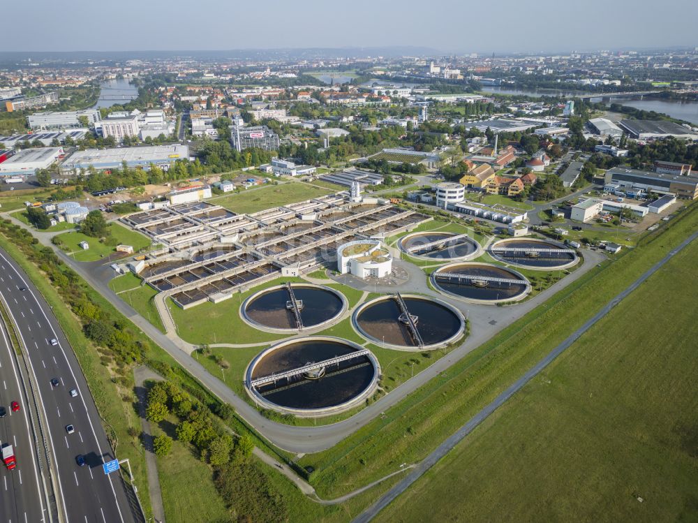 Luftaufnahme Dresden - Klärwerks- Becken und Reinigungsstufen in Dresden im Bundesland Sachsen, Deutschland