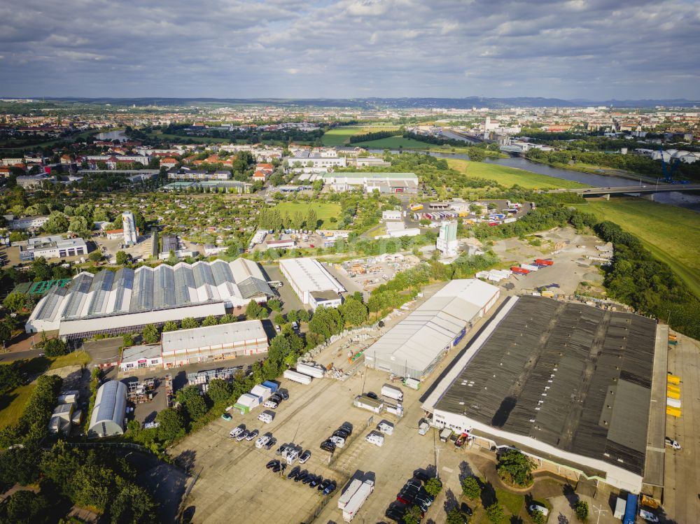 Dresden aus der Vogelperspektive: Klärwerks- Becken und Reinigungsstufen in Dresden im Bundesland Sachsen, Deutschland