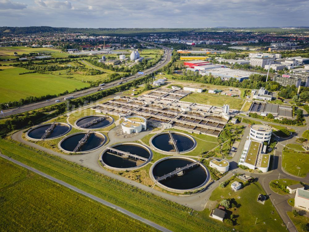 Dresden aus der Vogelperspektive: Klärwerks- Becken und Reinigungsstufen in Dresden im Bundesland Sachsen, Deutschland