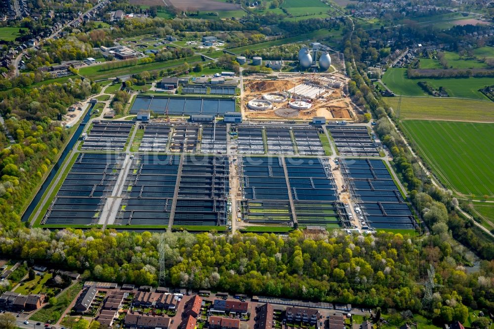 Luftbild Duisburg - Klärwerks- Becken und Reinigungsstufen in Duisburg im Bundesland Nordrhein-Westfalen