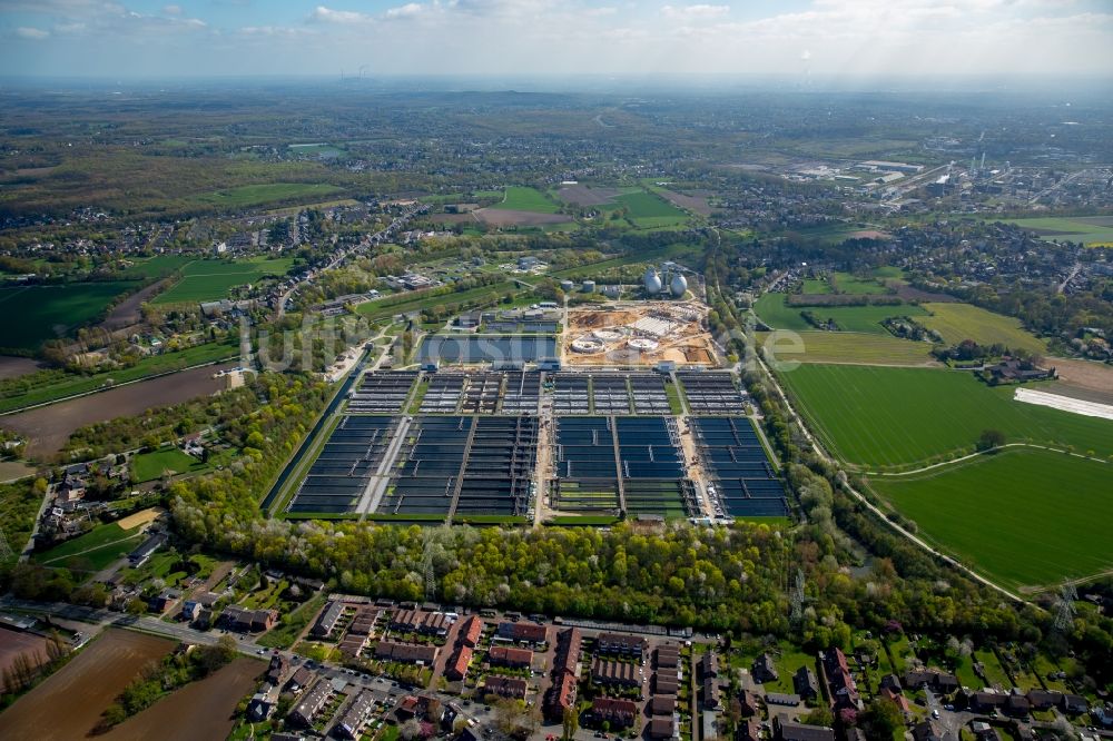 Luftaufnahme Duisburg - Klärwerks- Becken und Reinigungsstufen in Duisburg im Bundesland Nordrhein-Westfalen