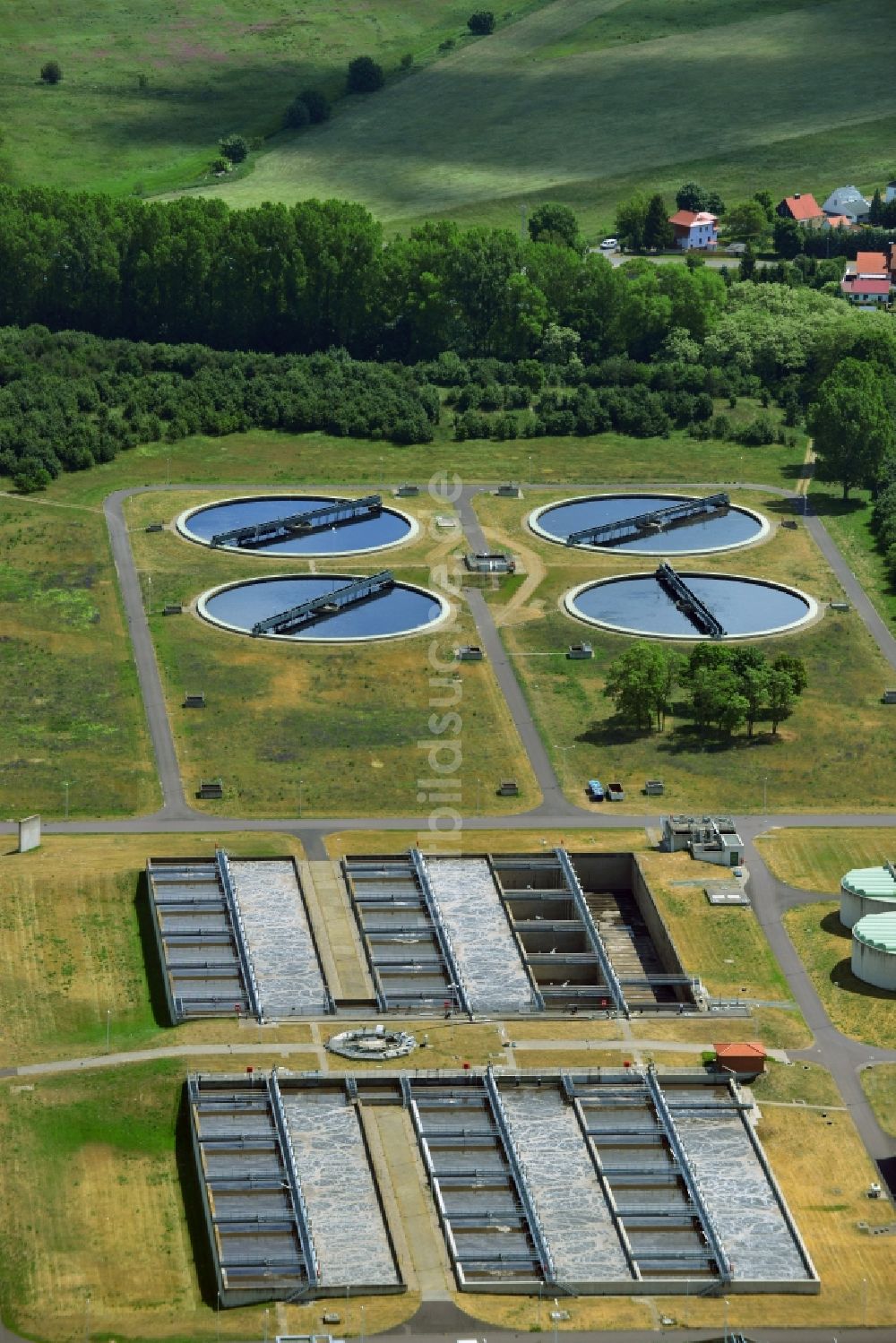 Gerwisch aus der Vogelperspektive: Klärwerks- Becken und Reinigungsstufen in Gerwisch im Bundesland Sachsen-Anhalt