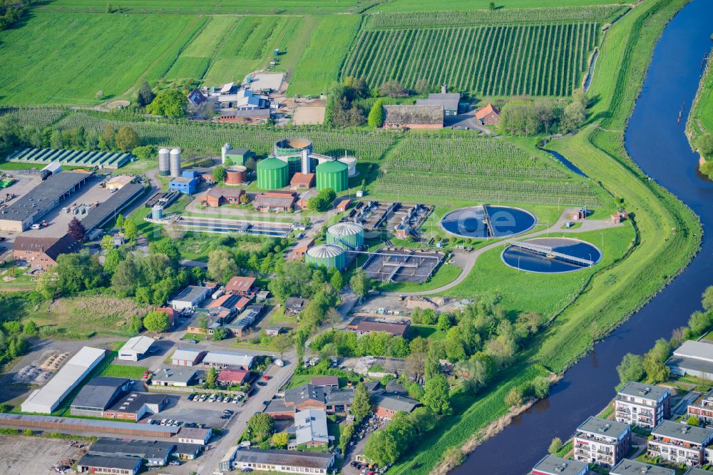 Stade aus der Vogelperspektive: Klärwerks- Becken und Reinigungsstufen Am Harschenfletherweg in Stade im Bundesland Niedersachsen, Deutschland