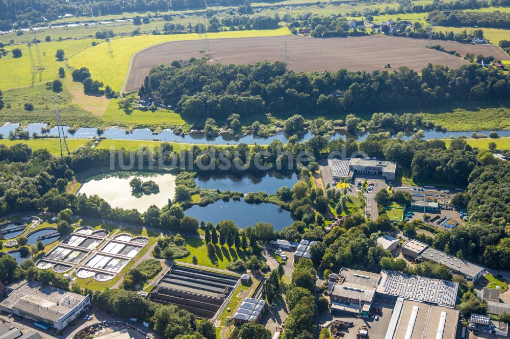 Hattingen aus der Vogelperspektive: Klärwerks- Becken und Reinigungsstufen in Hattingen im Bundesland Nordrhein-Westfalen, Deutschland