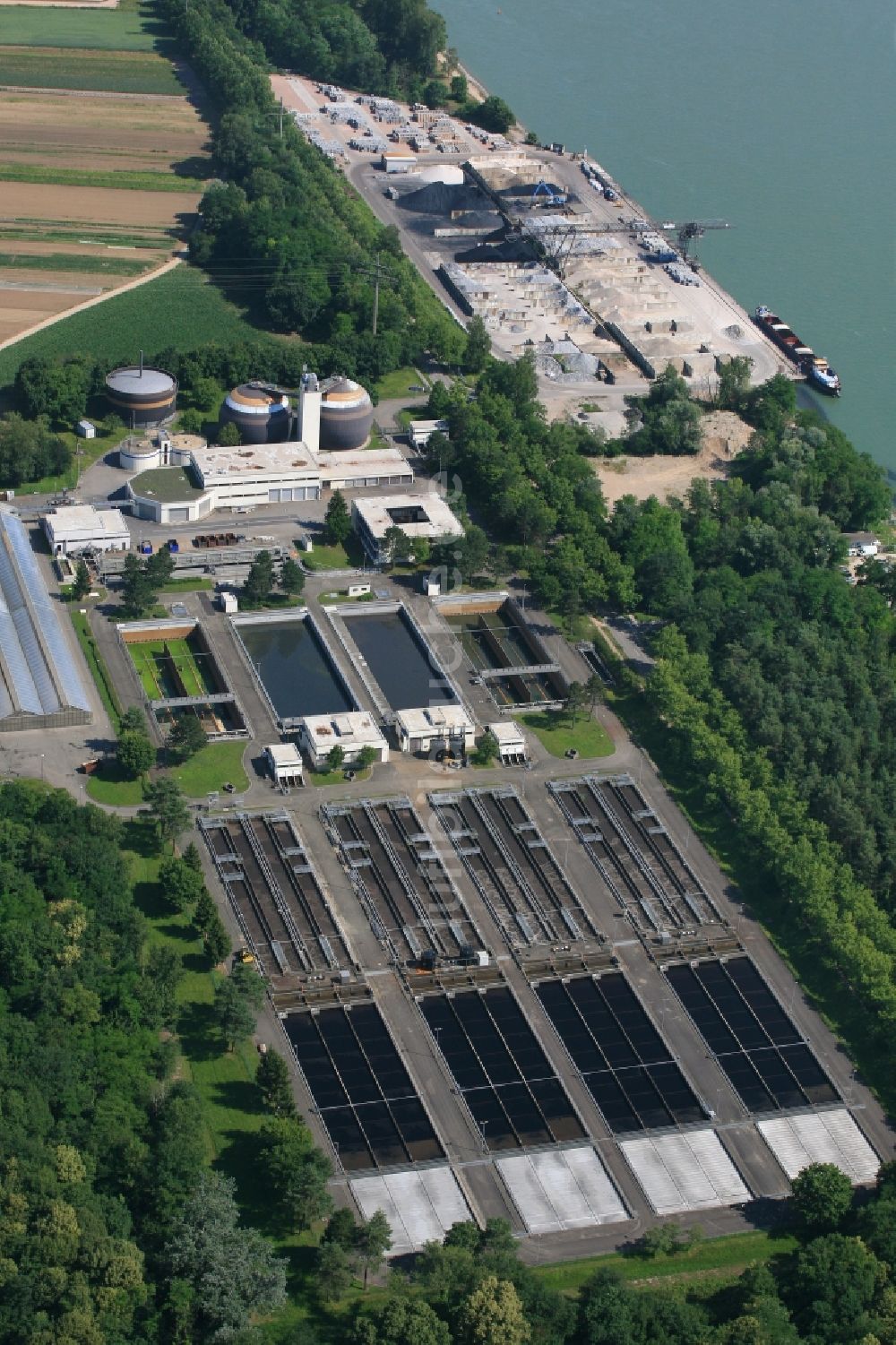 Luftbild Weil am Rhein - Klärwerks- Becken und Reinigungsstufen der Kläranlage Bändlegrund in Weil am Rhein im Bundesland Baden-Württemberg, Deutschland