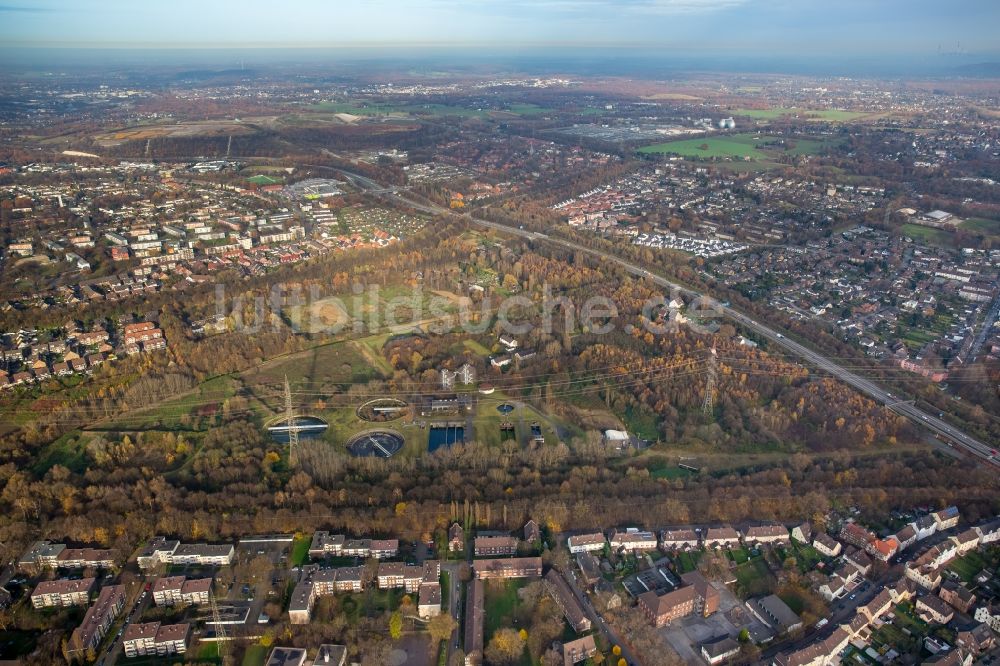 Luftbild Duisburg - Klärwerks- Becken und Reinigungsstufen der Kläranlage Duisburg Kleine Emscher im Ortsteil Walsum in Duisburg im Bundesland Nordrhein-Westfalen