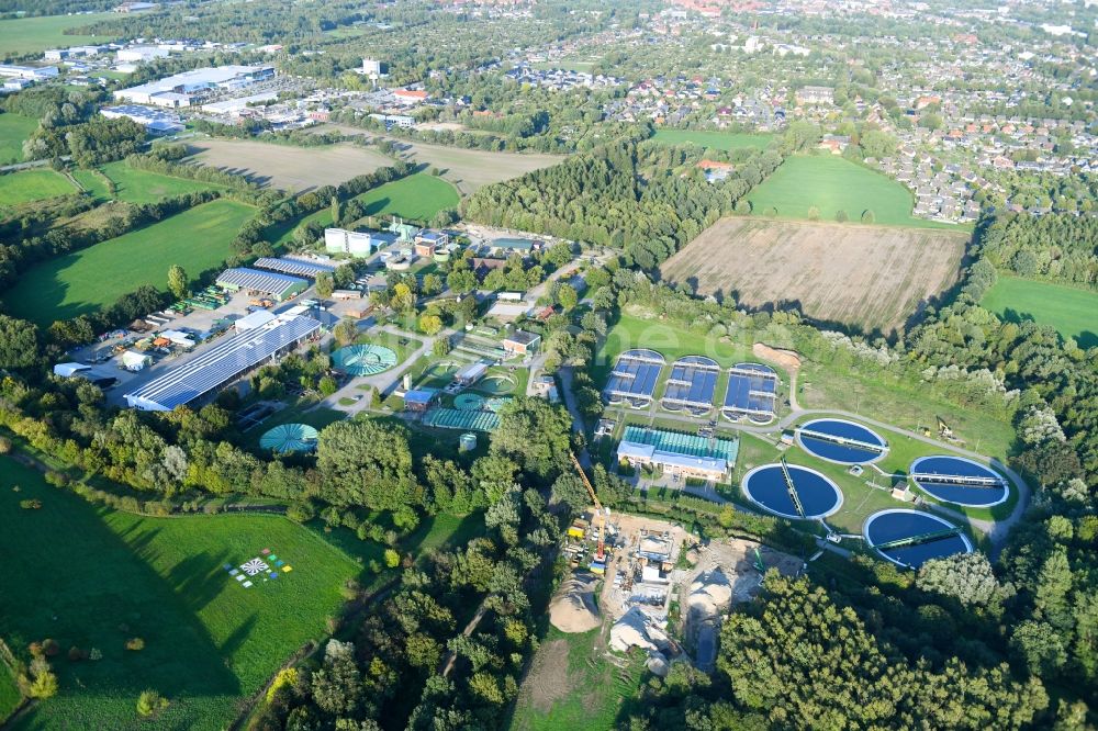 Neumünster von oben - Klärwerks- Becken und Reinigungsstufen in Neumünster im Bundesland Schleswig-Holstein, Deutschland