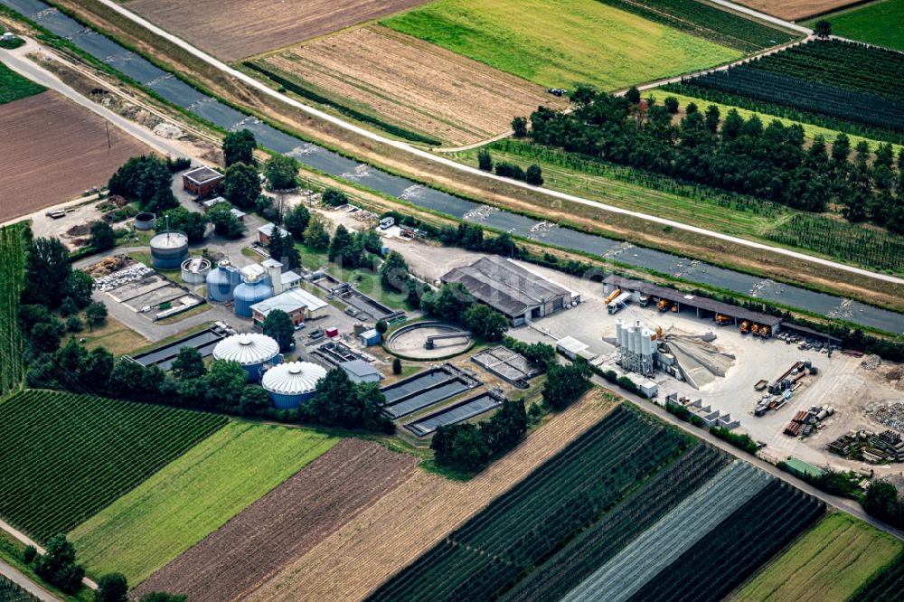 Oberkirch aus der Vogelperspektive: Klärwerks- Becken und Reinigungsstufen in Oberkirch im Bundesland Baden-Württemberg, Deutschland