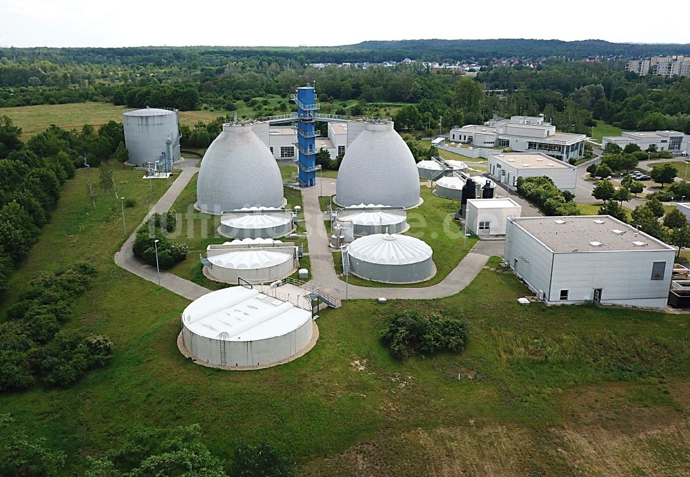 Luftbild Halle (Saale) - Klärwerks- Becken und Reinigungsstufen im Ortsteil Lettin in Halle (Saale) im Bundesland Sachsen-Anhalt, Deutschland