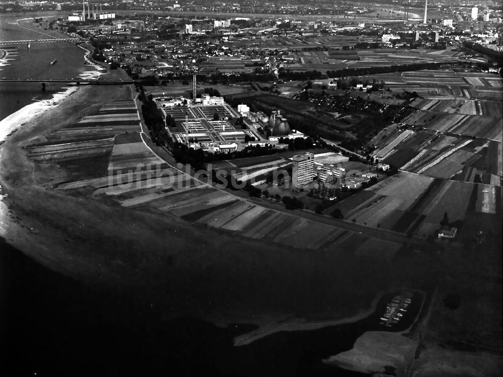 Düsseldorf aus der Vogelperspektive: Klärwerks- Becken und Reinigungsstufen im Ortsteil Volmerswerth in Düsseldorf im Bundesland Nordrhein-Westfalen, Deutschland