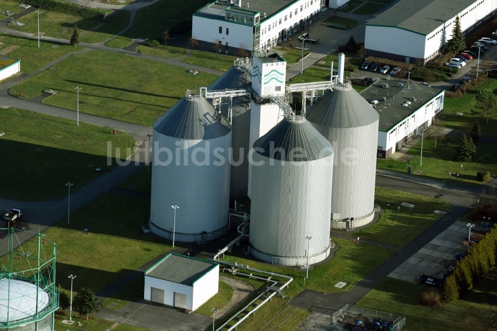 Schönerlinde aus der Vogelperspektive: Klärwerks- Becken und Reinigungsstufen in Wandlitz im Bundesland Brandenburg