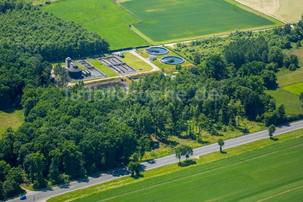 Luftaufnahme Warstein - Klärwerks- Becken und Reinigungsstufen in Warstein im Bundesland Nordrhein-Westfalen