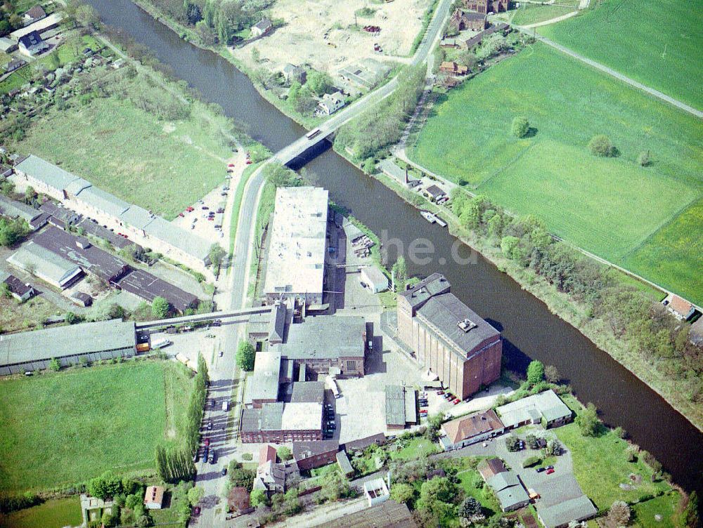 Luftbild Burg - Knäckebrotwerke in Burg am Elbe - Havel - Kanal.