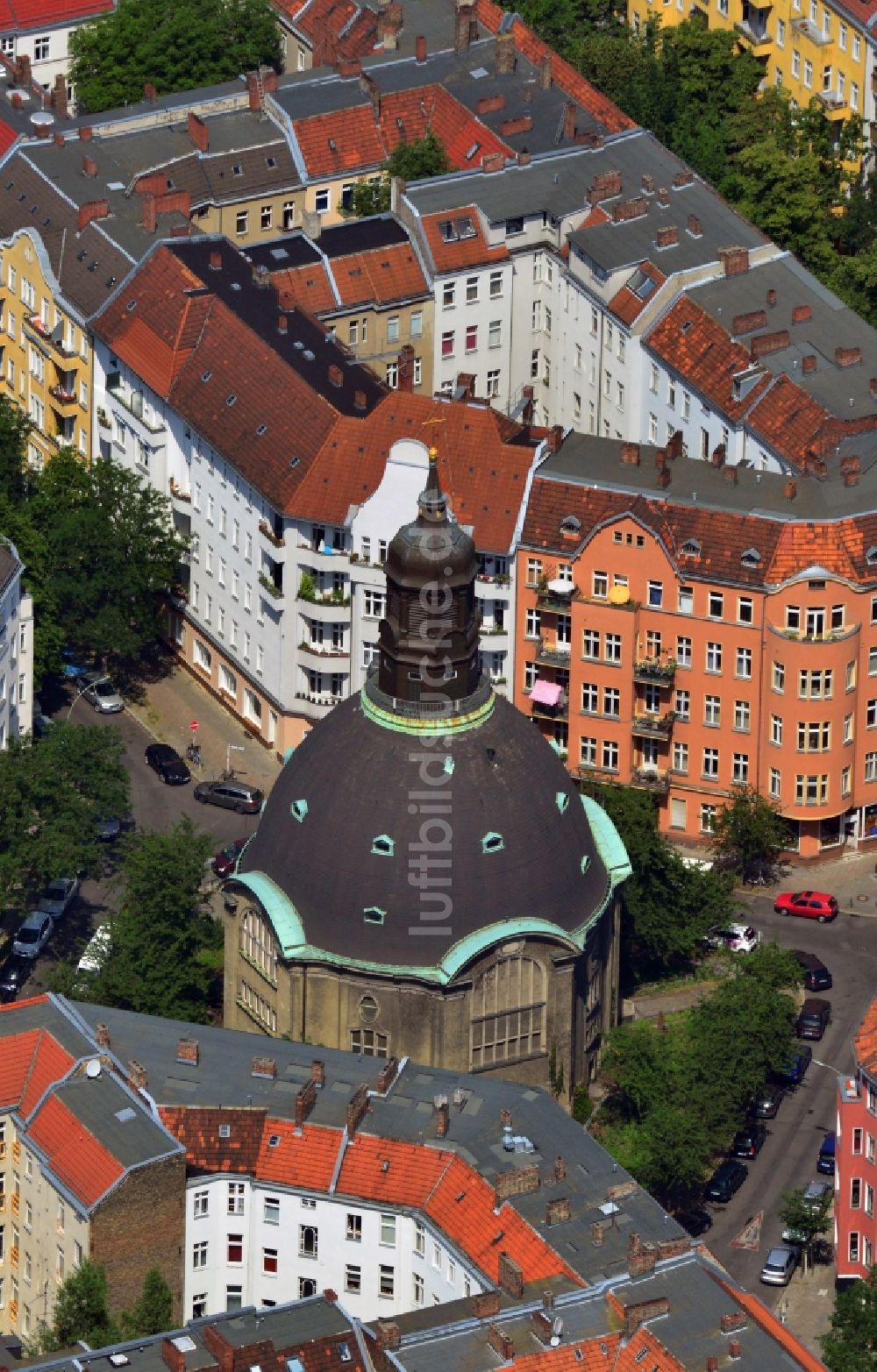 Luftaufnahme Berlin Schöneberg - Königin-Luise-Gedächtniskirche am Gustav-Müller-Platz in Berlin Schöneberg