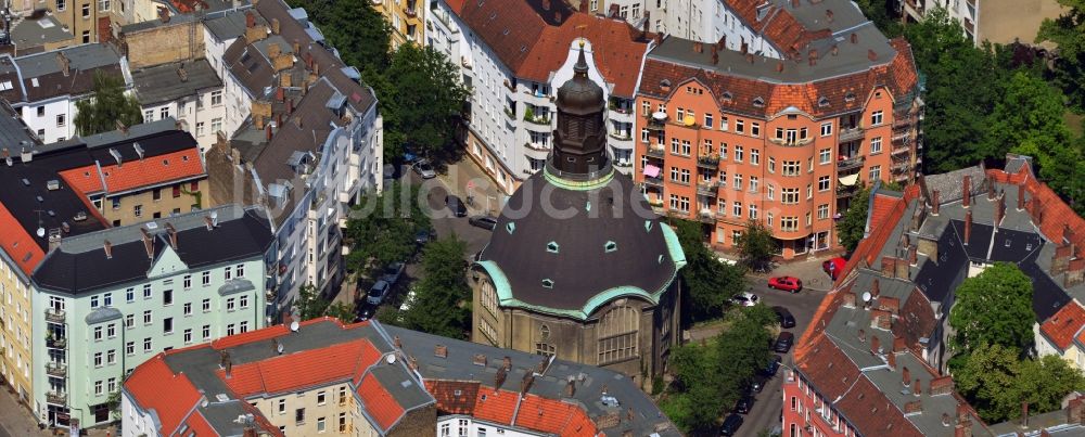 Berlin Schöneberg von oben - Königin-Luise-Gedächtniskirche am Gustav-Müller-Platz in Berlin Schöneberg