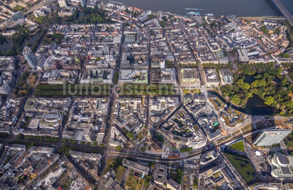 Luftaufnahme Düsseldorf - Königsallee - Stadtgraben im Ortsteil Stadtmitte in Düsseldorf im Bundesland Nordrhein-Westfalen, Deutschland