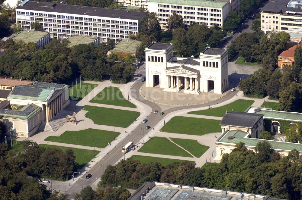 Luftaufnahme München - Königsplatz mit Propyläen und Glyptothek