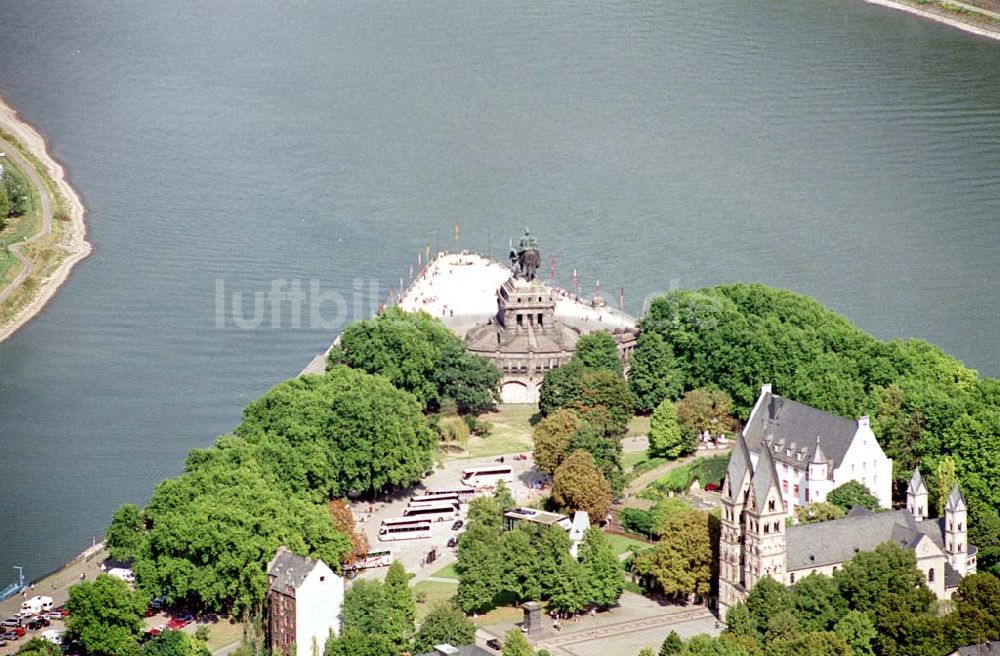 Luftaufnahme Koblenz / Rheinland Pfalz - Koblenz / Rheinland Pfalz Blick auf das Deutsche Eck in Koblenz, wo die Mosel in den Rhein mündet; teilweise Blick auf einen öffentlichen Zeltplatz an der Mosel 03