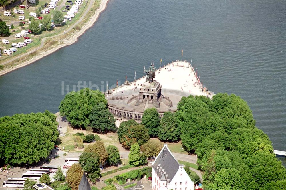 Koblenz / Rheinland Pfalz von oben - Koblenz / Rheinland Pfalz Blick auf das Deutsche Eck in Koblenz, wo die Mosel in den Rhein mündet; teilweise Blick auf einen öffentlichen Zeltplatz an der Mosel 03