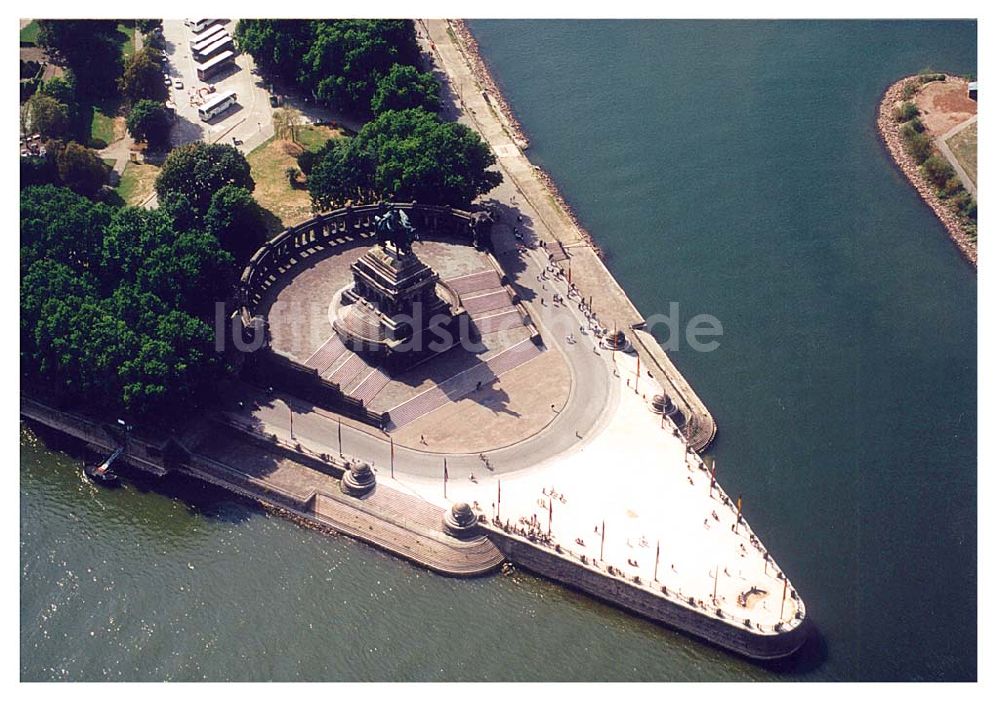 Luftaufnahme Koblenz / Rheinland Pfalz - Koblenz / Rheinland Pfalz Blick auf das Deutsche Eck in Koblenz, wo die Mosel in den Rhein mündet; teilweise Blick auf einen öffentlichen Zeltplatz an der Mosel 03