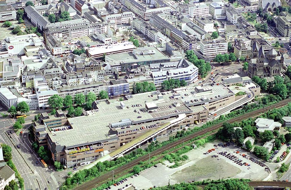 Koblenz / Rheinland Pfalz aus der Vogelperspektive: Koblenz / Rheinland Pfalz Blick auf das Löhr-Center der ECE an der Bahnstrecke und der Hohenfelder Str