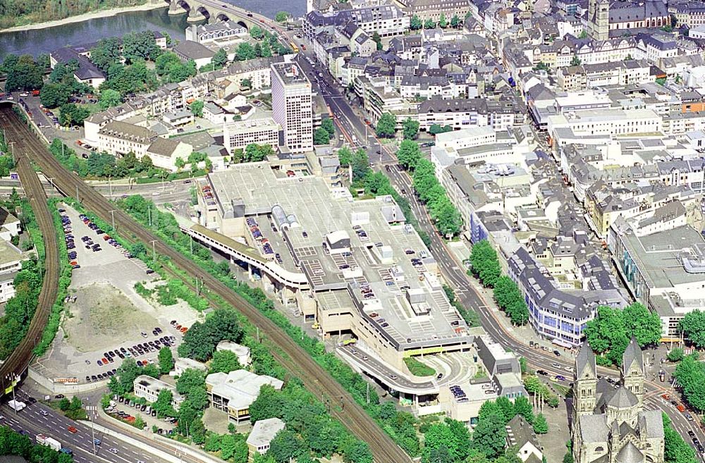 Luftaufnahme Koblenz / Rheinland Pfalz - Koblenz / Rheinland Pfalz Blick auf das Löhr-Center der ECE an der Bahnstrecke und der Hohenfelder Str