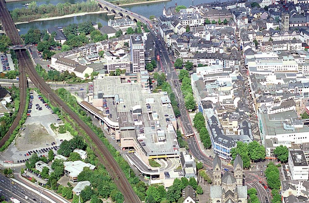 Koblenz / Rheinland Pfalz von oben - Koblenz / Rheinland Pfalz Blick auf das Löhr-Center der ECE an der Bahnstrecke und der Hohenfelder Str