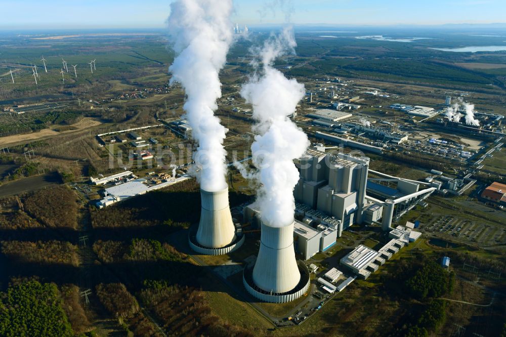 Spremberg aus der Vogelperspektive: Kohle- Kraftwerksanlagen der LEAG Lausitz Energiekraftwerke im Ortsteil Schwarze Pumpe in Spremberg im Bundesland Brandenburg, Deutschland