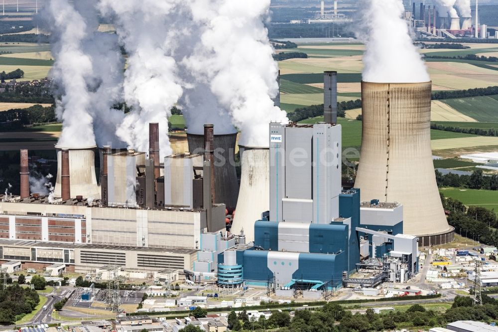 Bergheim aus der Vogelperspektive: Kohle- Kraftwerksanlagen des RWE Power AG Kraftwerk Niederaußem in Bergheim im Bundesland Nordrhein-Westfalen, Deutschland