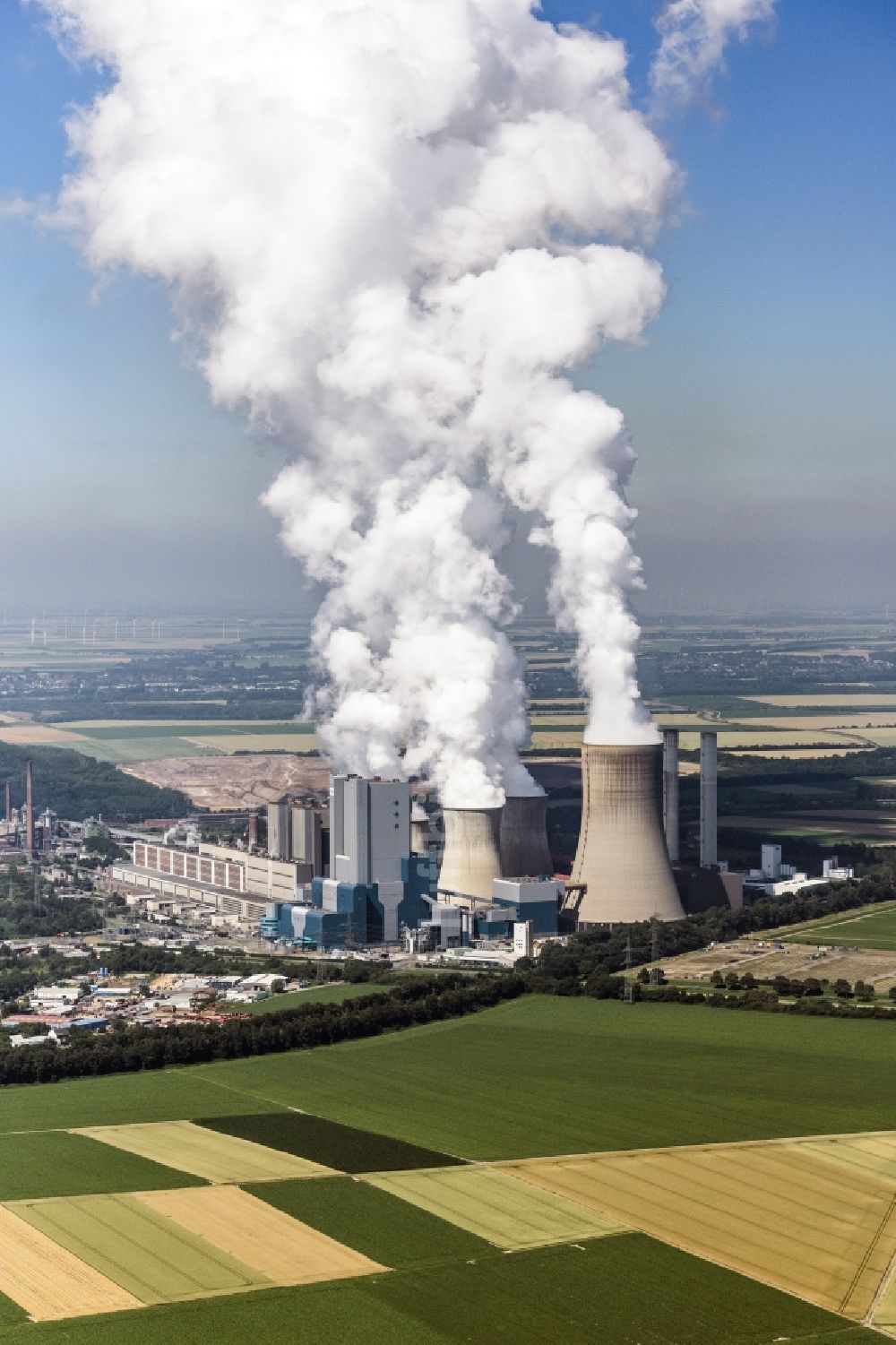 Bergheim von oben - Kohle- Kraftwerksanlagen des RWE Power AG Kraftwerk Niederaußem in Bergheim im Bundesland Nordrhein-Westfalen, Deutschland