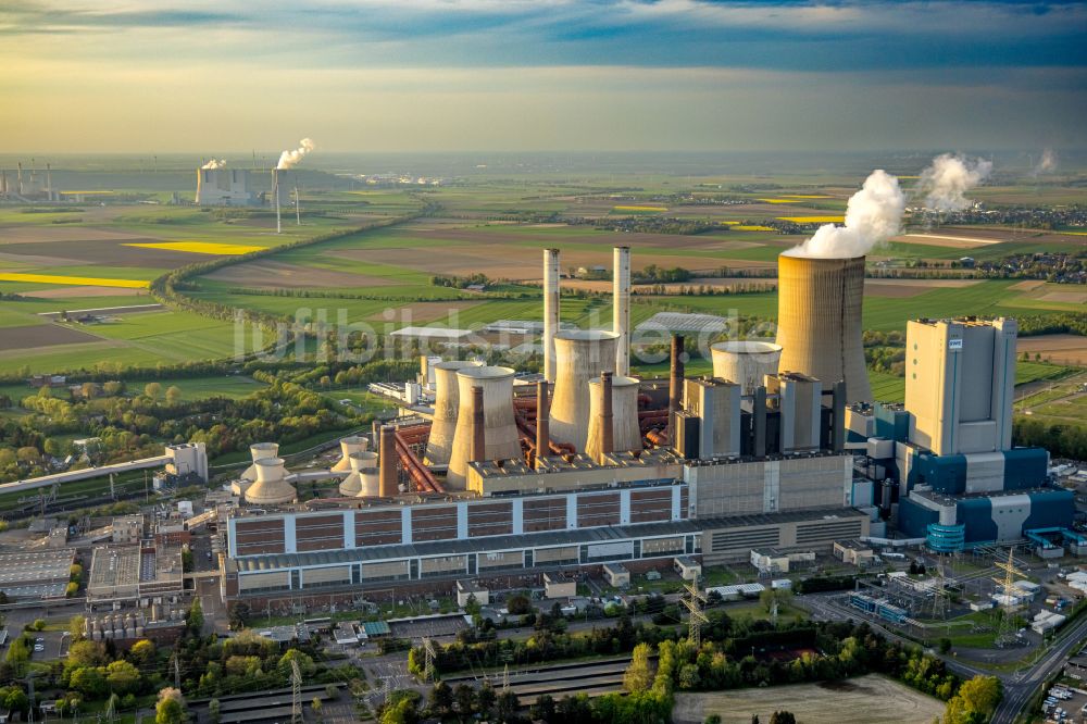 Niederaußem aus der Vogelperspektive: Kohle- Kraftwerksanlagen des RWE Power AG Kraftwerk Niederaußem in Bergheim im Bundesland Nordrhein-Westfalen, Deutschland