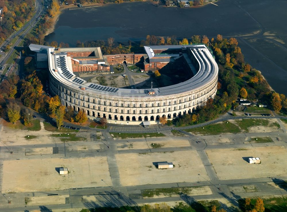 Nürnberg aus der Vogelperspektive: Kongresshalle auf dem ehemaligen Reichsparteitagsgelände in Nürnberg im Bundesland Bayern