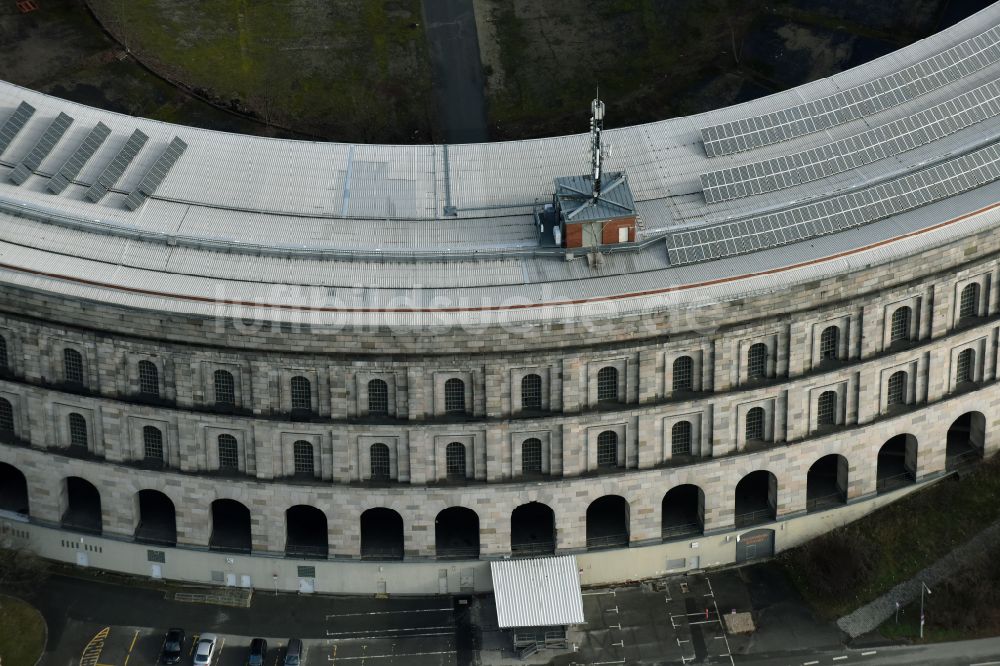 Nürnberg aus der Vogelperspektive: Kongresshalle auf dem Reichsparteitagsgelände Nürnberg im Bundesland Bayern