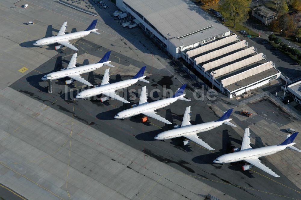 Luftaufnahme Dresden - konjunkturbedingt im Juni dieses Jahres ausgemusterte Airbus A300 - 600 auf dem Flughafen Dresden