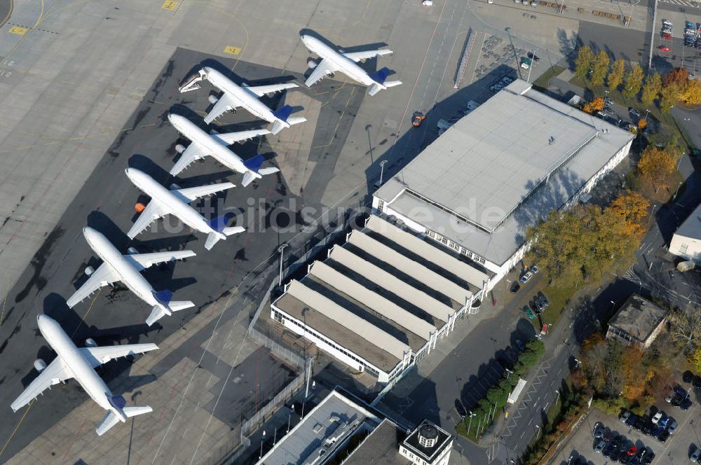 Luftbild Dresden - konjunkturbedingt im Juni dieses Jahres ausgemusterte Airbus A300 - 600 auf dem Flughafen Dresden