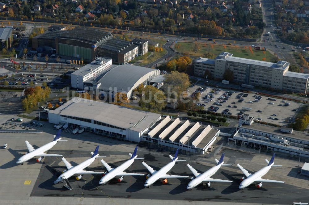 Luftaufnahme Dresden - konjunkturbedingt im Juni dieses Jahres ausgemusterte Airbus A300 - 600 auf dem Flughafen Dresden