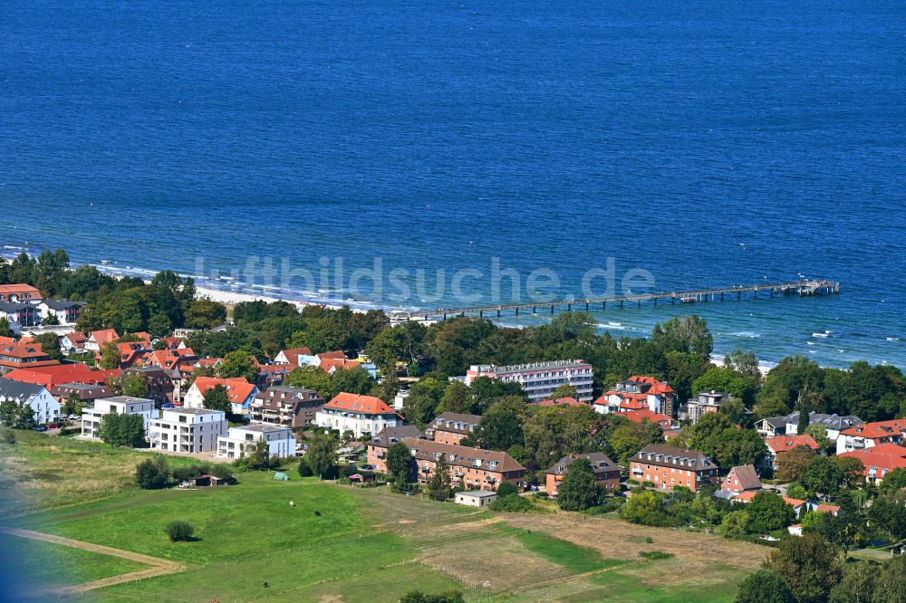 Ostseebad Boltenhagen aus der Vogelperspektive: Konstruktion der Seebrücke über der Meeresküste in Ostseebad Boltenhagen im Bundesland Mecklenburg-Vorpommern, Deutschland