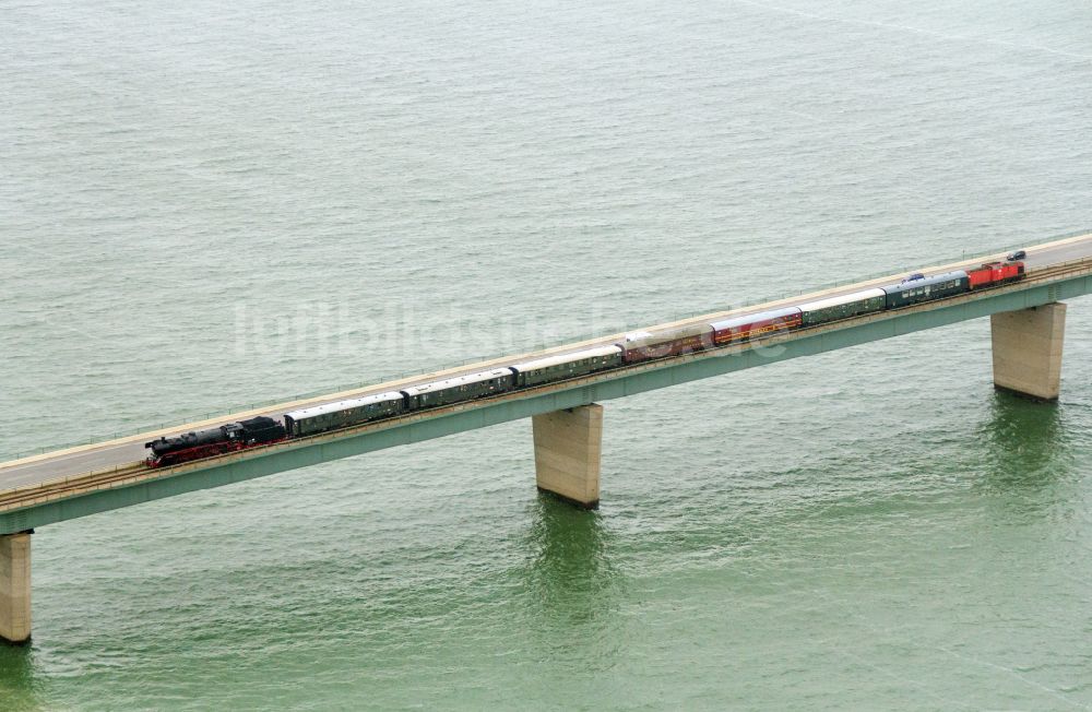 Luftaufnahme Fehmarn - Konstruktion der Seebrücke über die Ostsee in Fehmarn im Bundesland Schleswig-Holstein, Deutschland