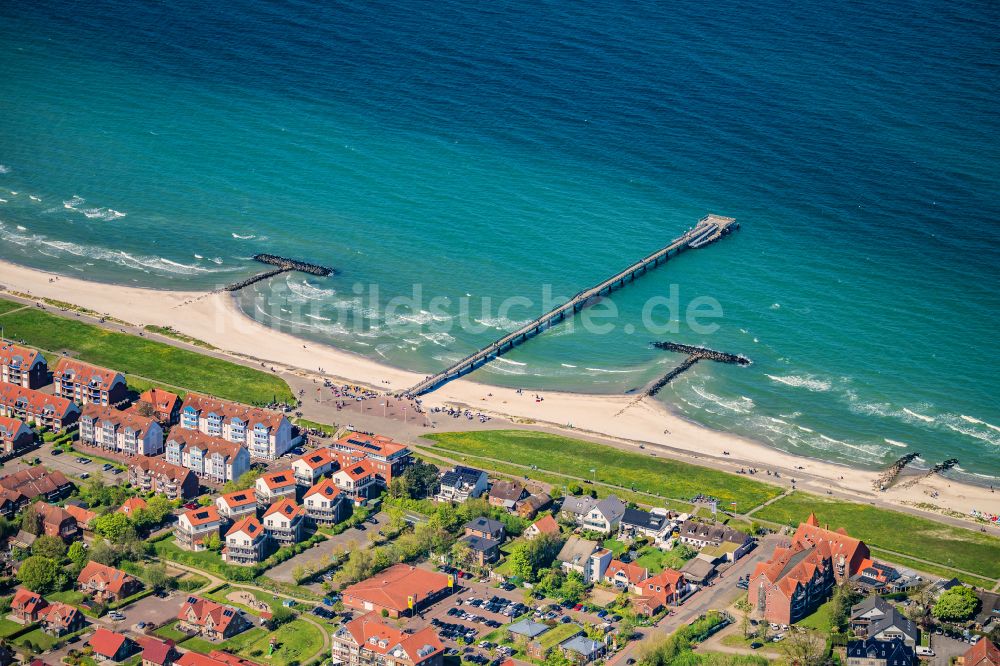 Luftbild Schönberg - Konstruktion der Seebrücke über die Ostsee in Schönberg im Bundesland Schleswig-Holstein, Deutschland