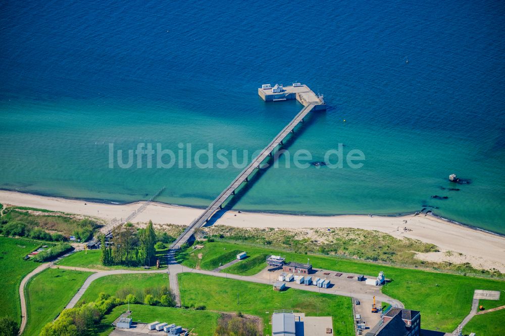 Luftbild Schwedeneck - Konstruktion der Seebrücke über Ostsee in Schwedeneck bei Surendorf im Bundesland Schleswig-Holstein, Deutschland