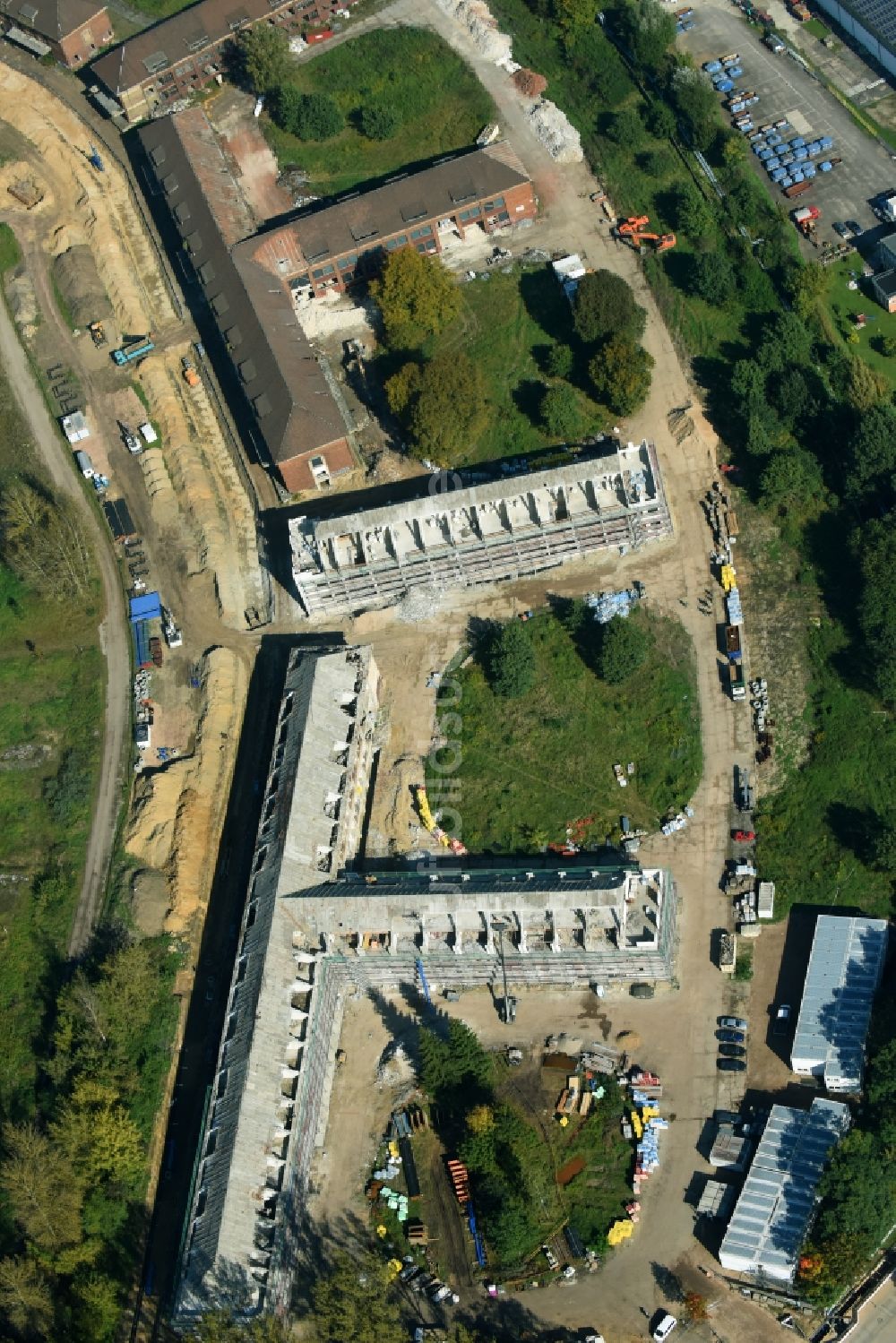 Bernau von oben - Konversions- Baustelle Gebäudekomplex am ehemaligen Militär- Heeresbekleidungsamt in Bernau im Bundesland Brandenburg, Deutschland