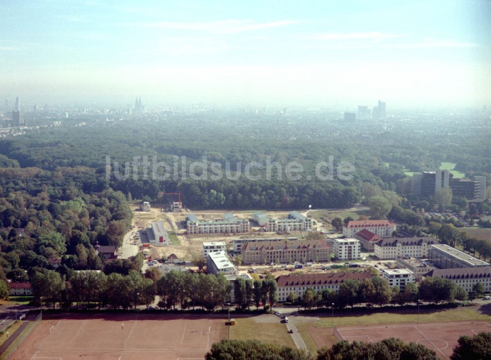 Köln aus der Vogelperspektive: Konversions- Baustelle Gebäudekomplex der ehemaligen Militär- Kaserne in Köln im Bundesland Nordrhein-Westfalen, Deutschland