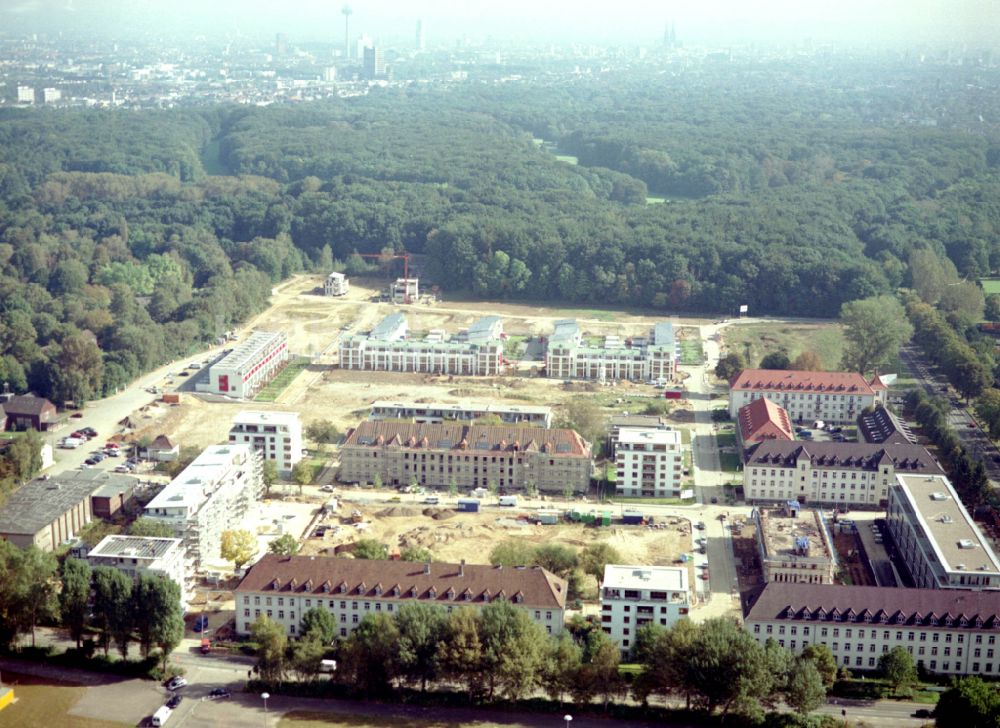 Köln aus der Vogelperspektive: Konversions- Baustelle Gebäudekomplex der ehemaligen Militär- Kaserne in Köln im Bundesland Nordrhein-Westfalen, Deutschland