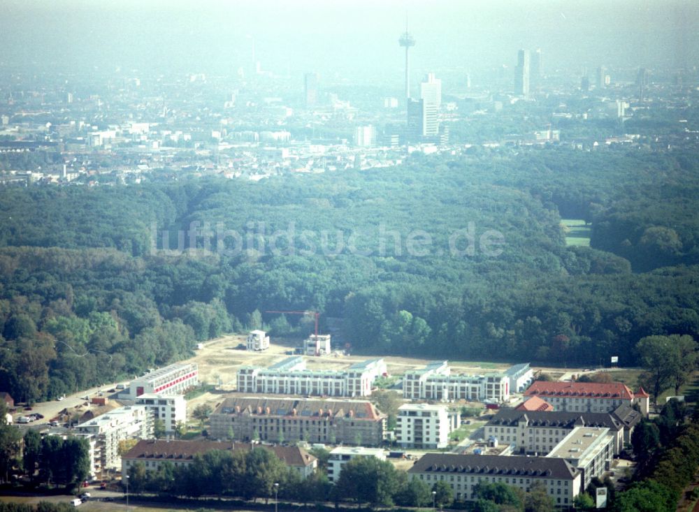 Köln aus der Vogelperspektive: Konversions- Baustelle Gebäudekomplex der ehemaligen Militär- Kaserne in Köln im Bundesland Nordrhein-Westfalen, Deutschland