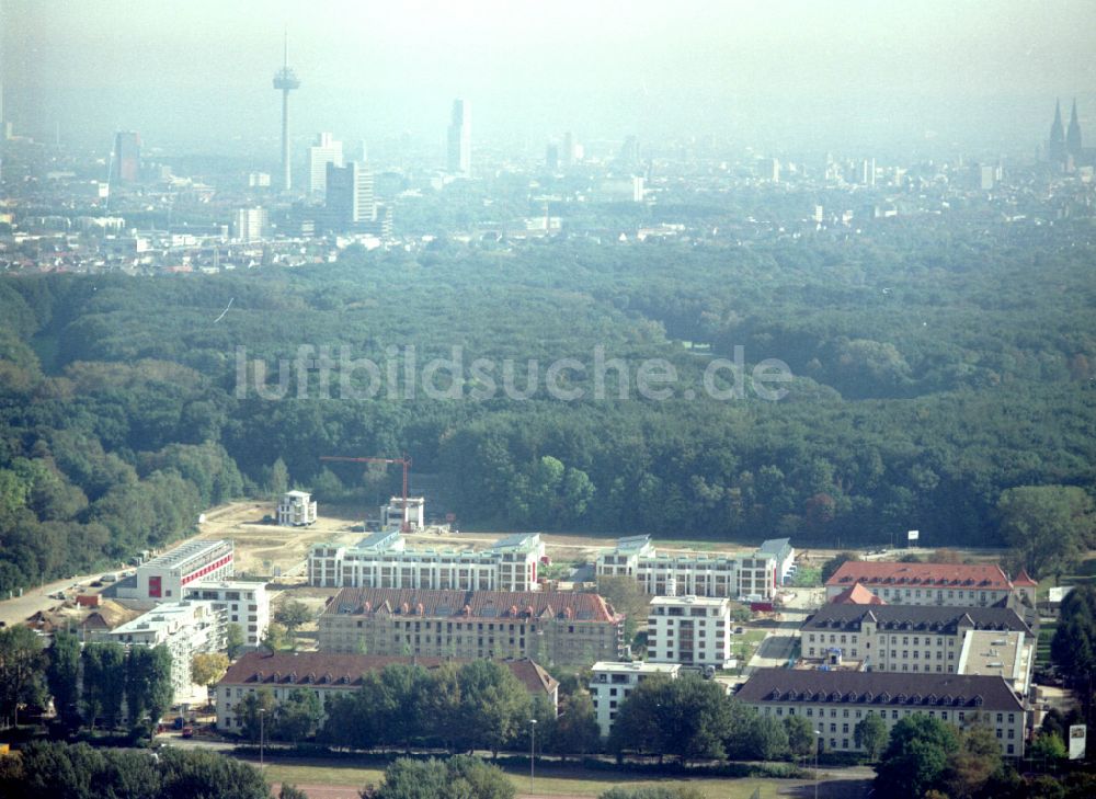 Köln aus der Vogelperspektive: Konversions- Baustelle Gebäudekomplex der ehemaligen Militär- Kaserne in Köln im Bundesland Nordrhein-Westfalen, Deutschland