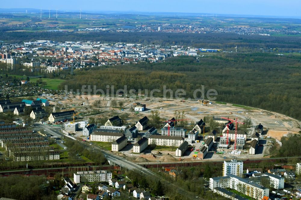 Hanau von oben - Konversions- Baustelle Gebäudekomplex der ehemaligen Militär- Kaserne im Ortsteil Wolfgang in Hanau im Bundesland Hessen, Deutschland