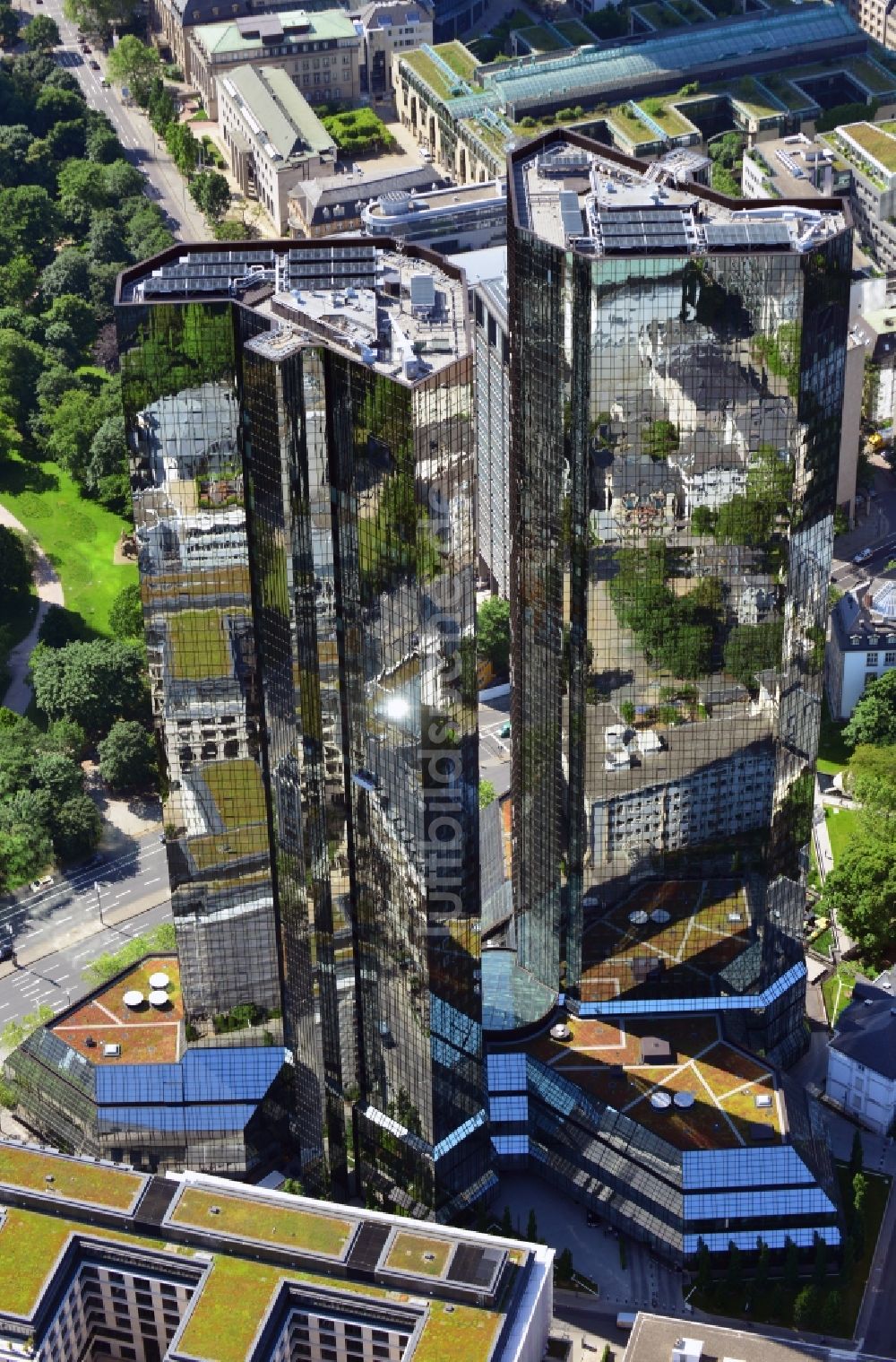 Frankfurt am Main von oben - Konzern - Zentrale der Deutschen Bank in der Mainzer Landstraße Ecke Guiollettstraße im Stadtteil Westend - Süd in Frankfurt am Main im Bundesland Hessen