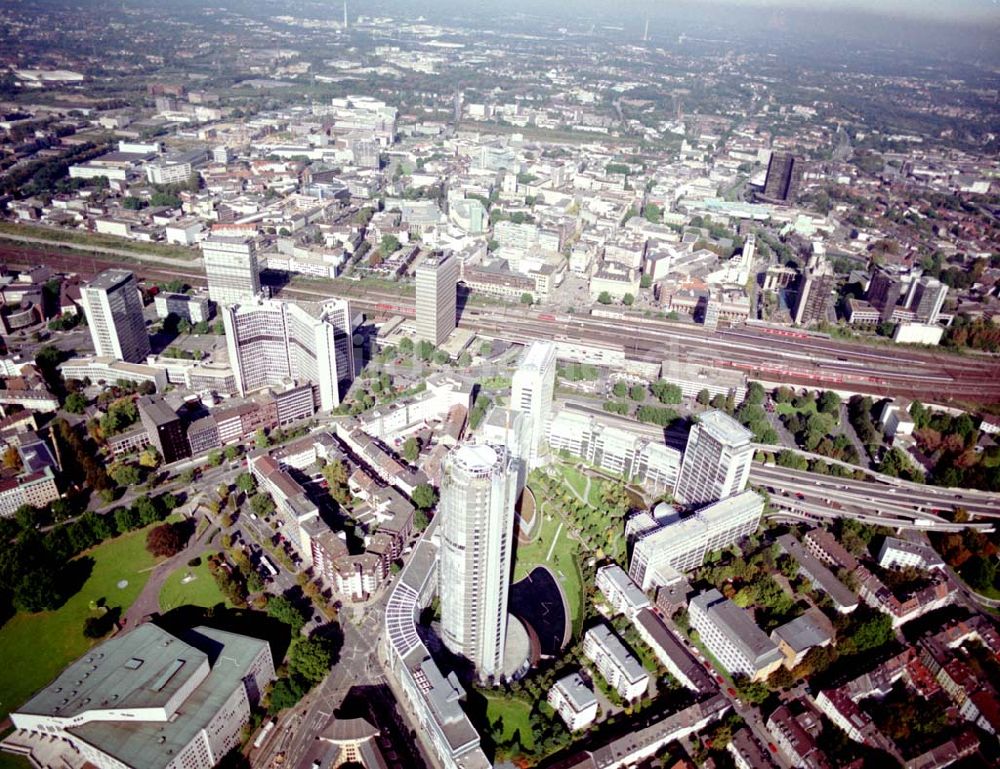 Essen aus der Vogelperspektive: Konzernzentrale der Ruhr - Gas - Ag im Stadtzentrum von Essen 01.10.2002